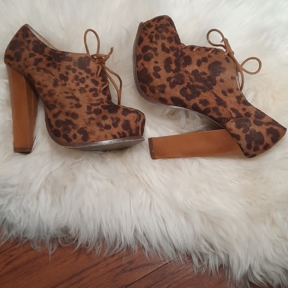 Leopard Print Oxfords - Picture 1 of 8
